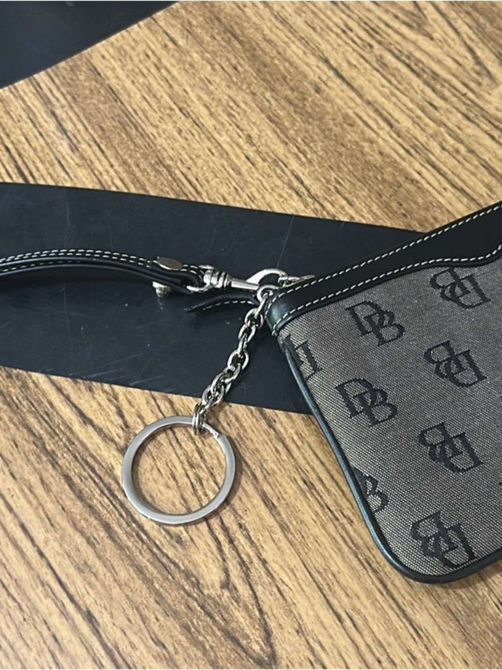 Vintage Dooney and Bourke wristlet with key chain